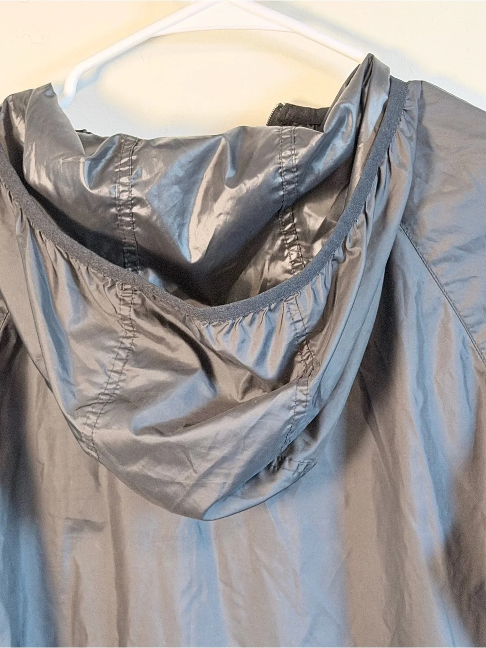 Columbia Black Hooded Wind Jacket for Men